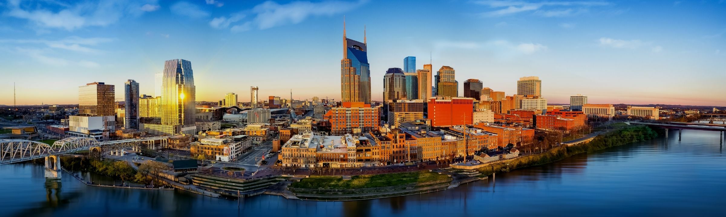 Panoramic view of Downtown Nashville Tennessee skyline